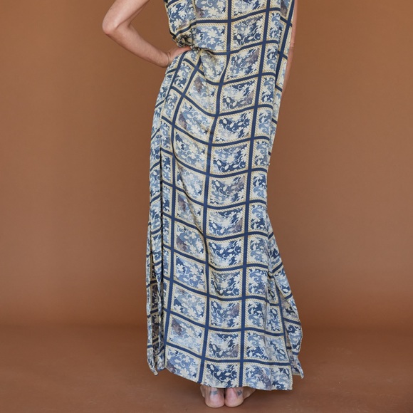 Cleopatra dress is a stunning and unique piece Handmade with elegance silk - Picture 8 of 12